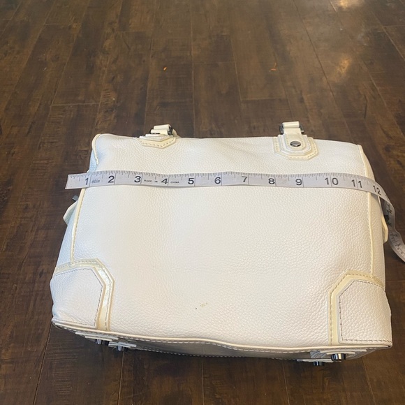 Alice + Olivia Pebbled Cow leather white crossbody satchel - Picture 5 of 13